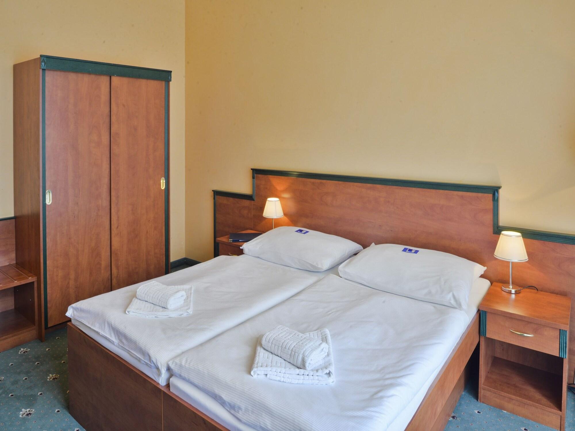 Ea Hotel Jessenius Карловы Вары Экстерьер фото