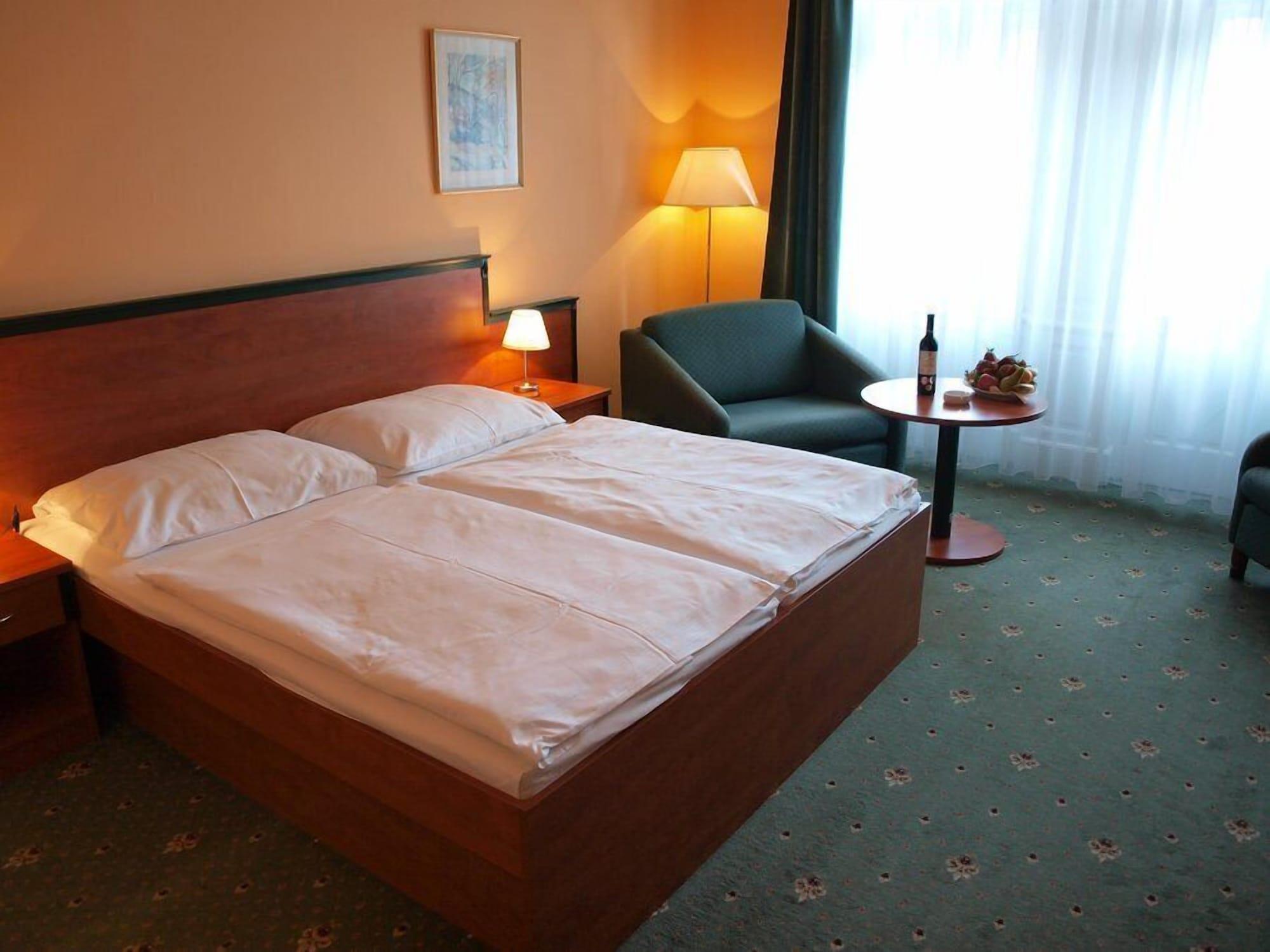 Ea Hotel Jessenius Карловы Вары Экстерьер фото
