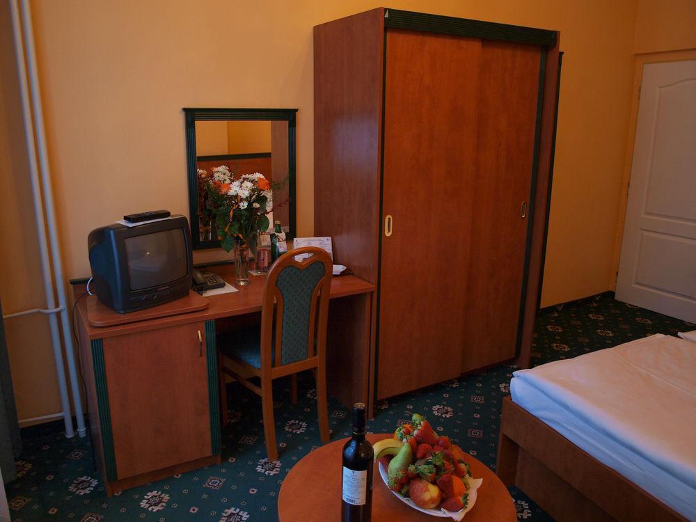 Ea Hotel Jessenius Карловы Вары Экстерьер фото