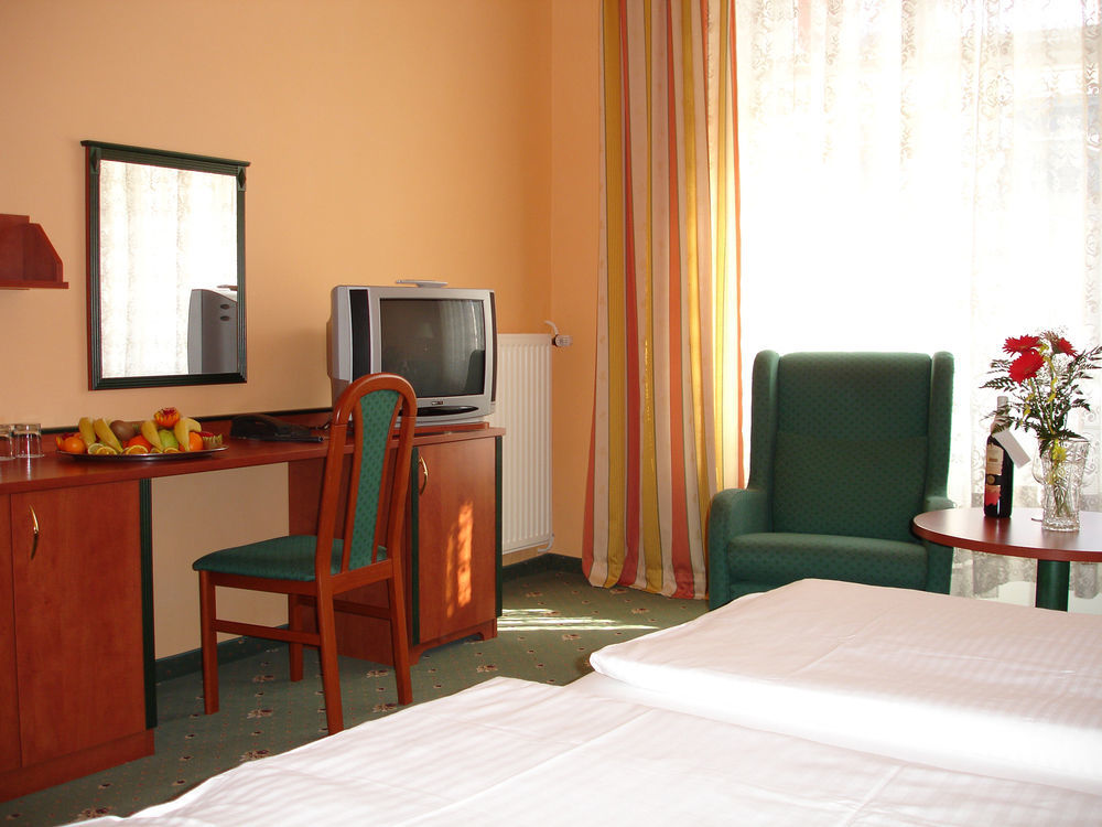 Ea Hotel Jessenius Карловы Вары Экстерьер фото